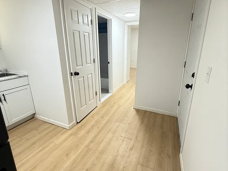98 S Edith St #B3 — Photo 2
