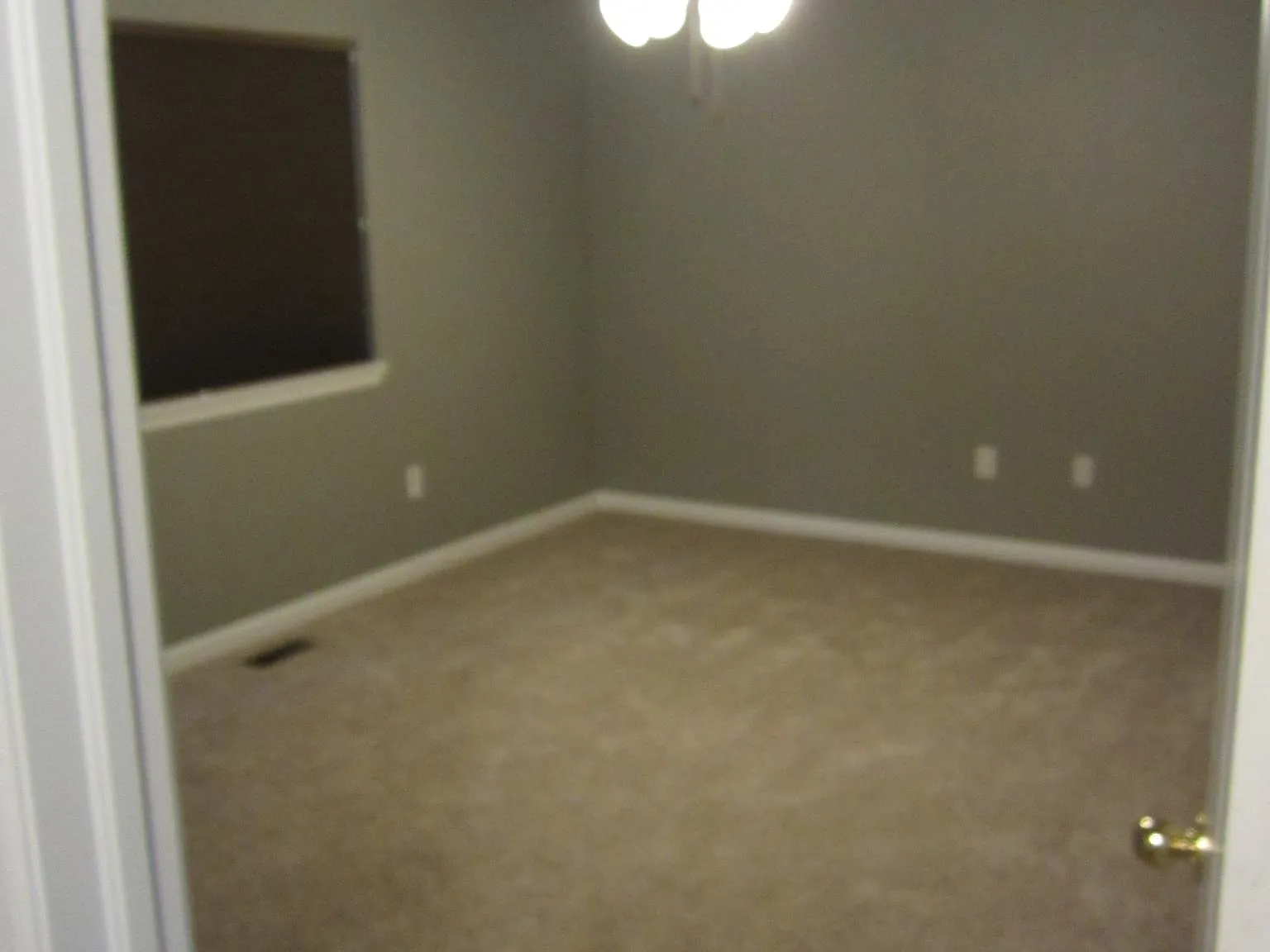 4 bed, 2100 sqft, $2,750 — Photo 4