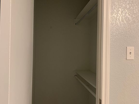 4th image of 1829 Canterbury Cir