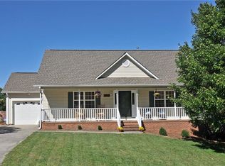 1835 Ammons Dr, Clemmons, NC 27012