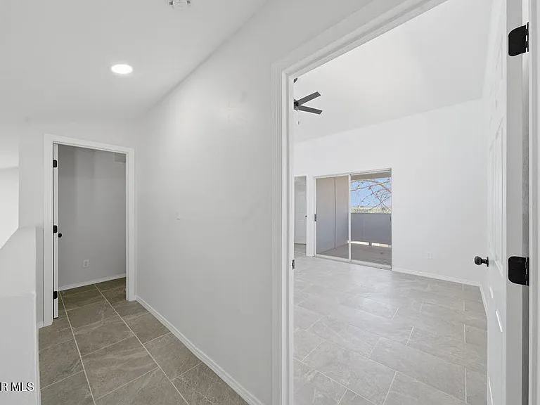 821 Los Lagos Way #B — Photo 16