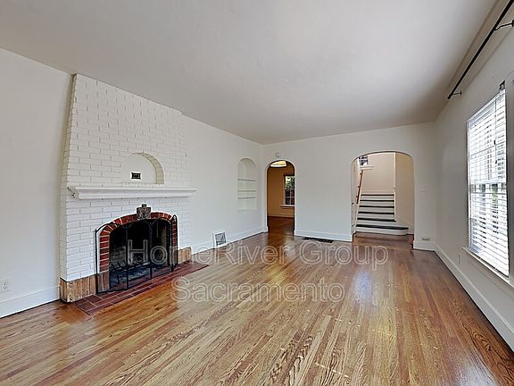 2nd image of 1101 Robertson Way