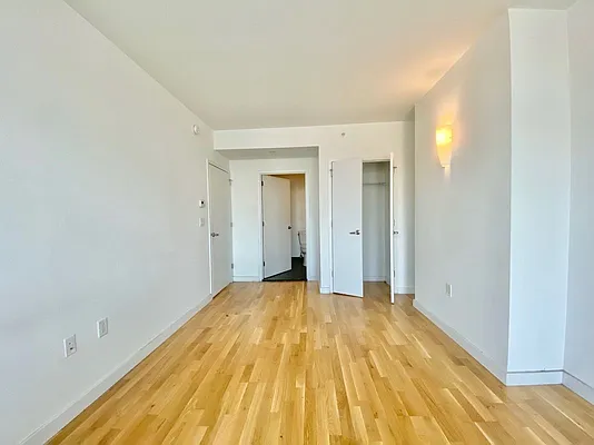 Rented by Astoria Realty | media 5
