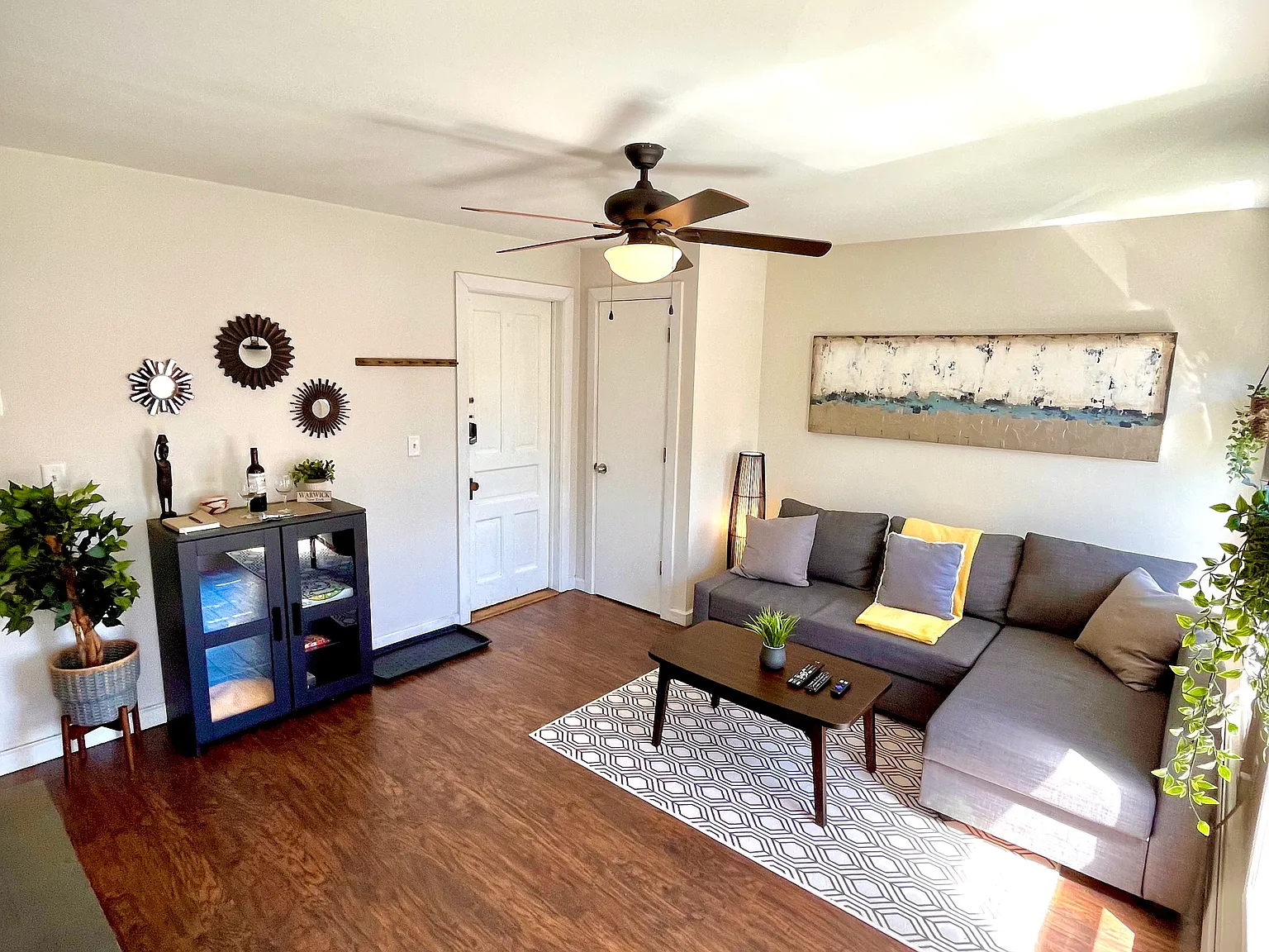 1 bed, 1000 sqft, $1,900 — Photo 3