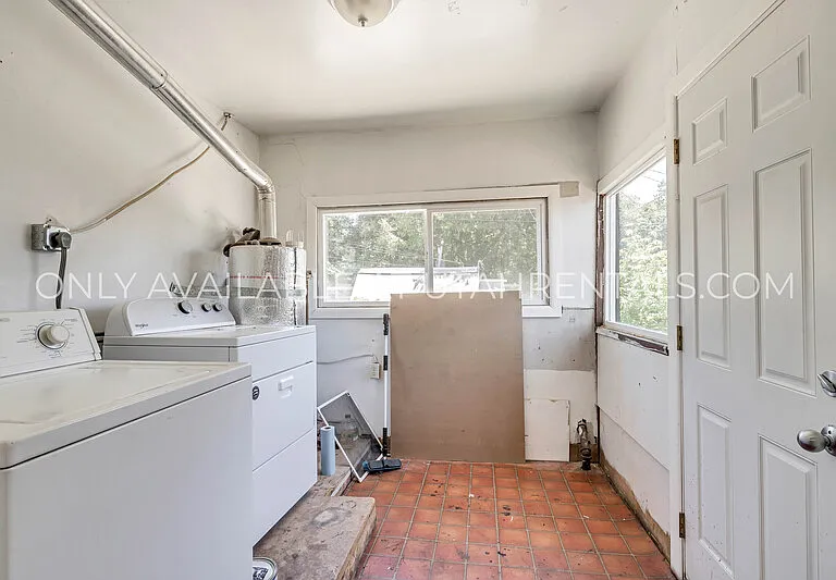 142 N 900 W — Photo 12