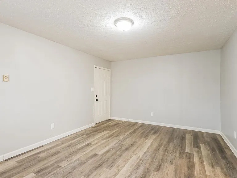 River Valley Apartments — Photo 36