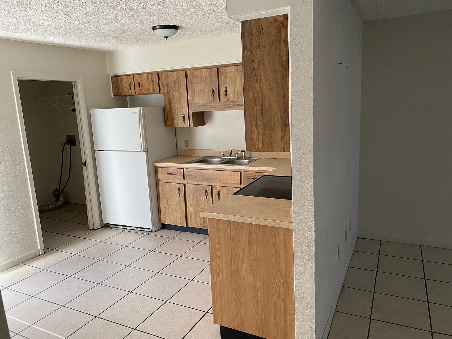 2 bed, 1.5 bath, 824 sqft, $1,350 — Photo 3