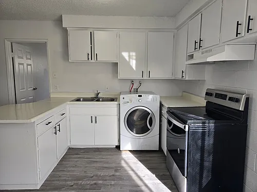 2937 Stewart Ave Photo 1