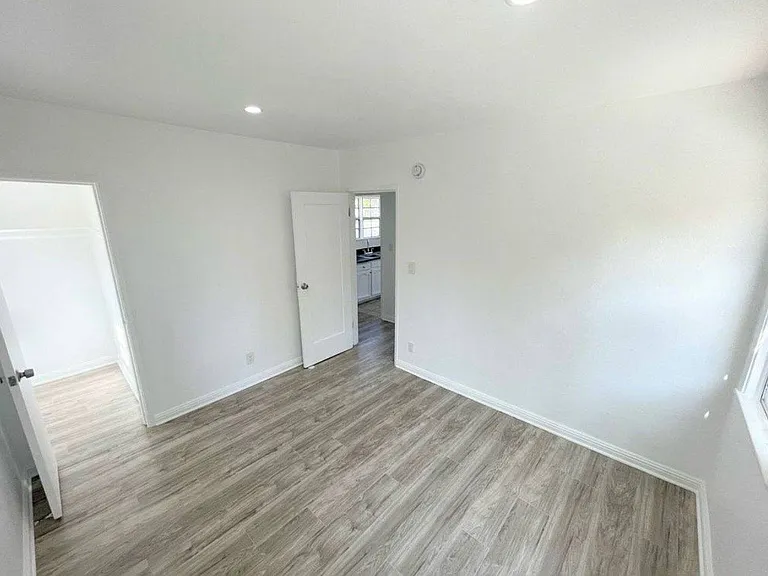 6215 Crenshaw Blvd #0 — Photo 4