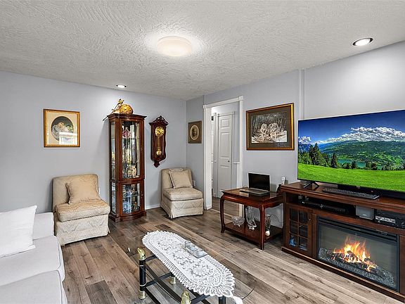 4th image of 2587 B Selwyn Rd #19