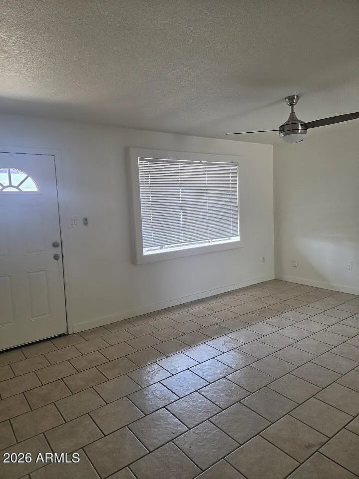 3 bed, 2.0 bath, 1288 sqft, $2,095 — Photo 2