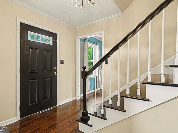 5th image of 1019 E College St