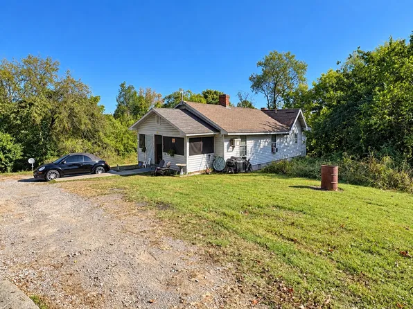705 9th St, Clarksville, TN 37040