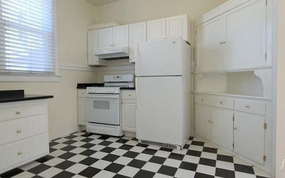 2nd image of 1376 Union St