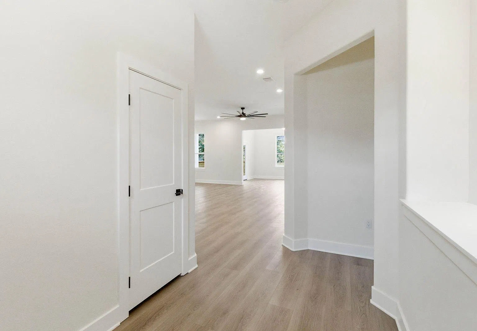 3 bed, 2.0 bath, 1932 sqft, $2,500 — Photo 4
