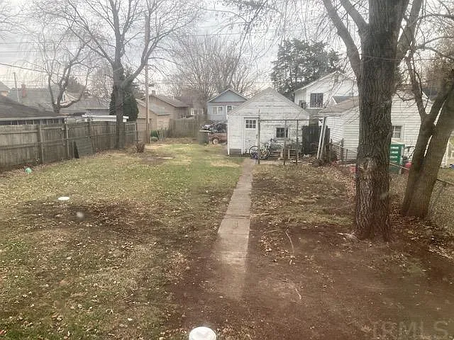 1225 W 4th St photo 1