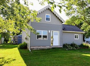 121 Water St, Center Point, IA 52213