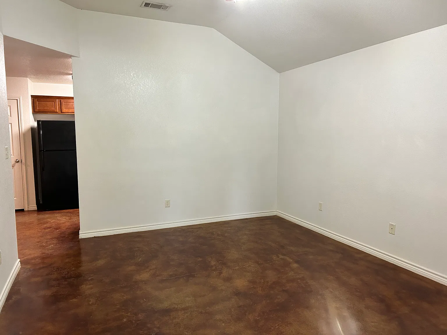 3 bed, 1295 sqft, $1,295 — Photo 2