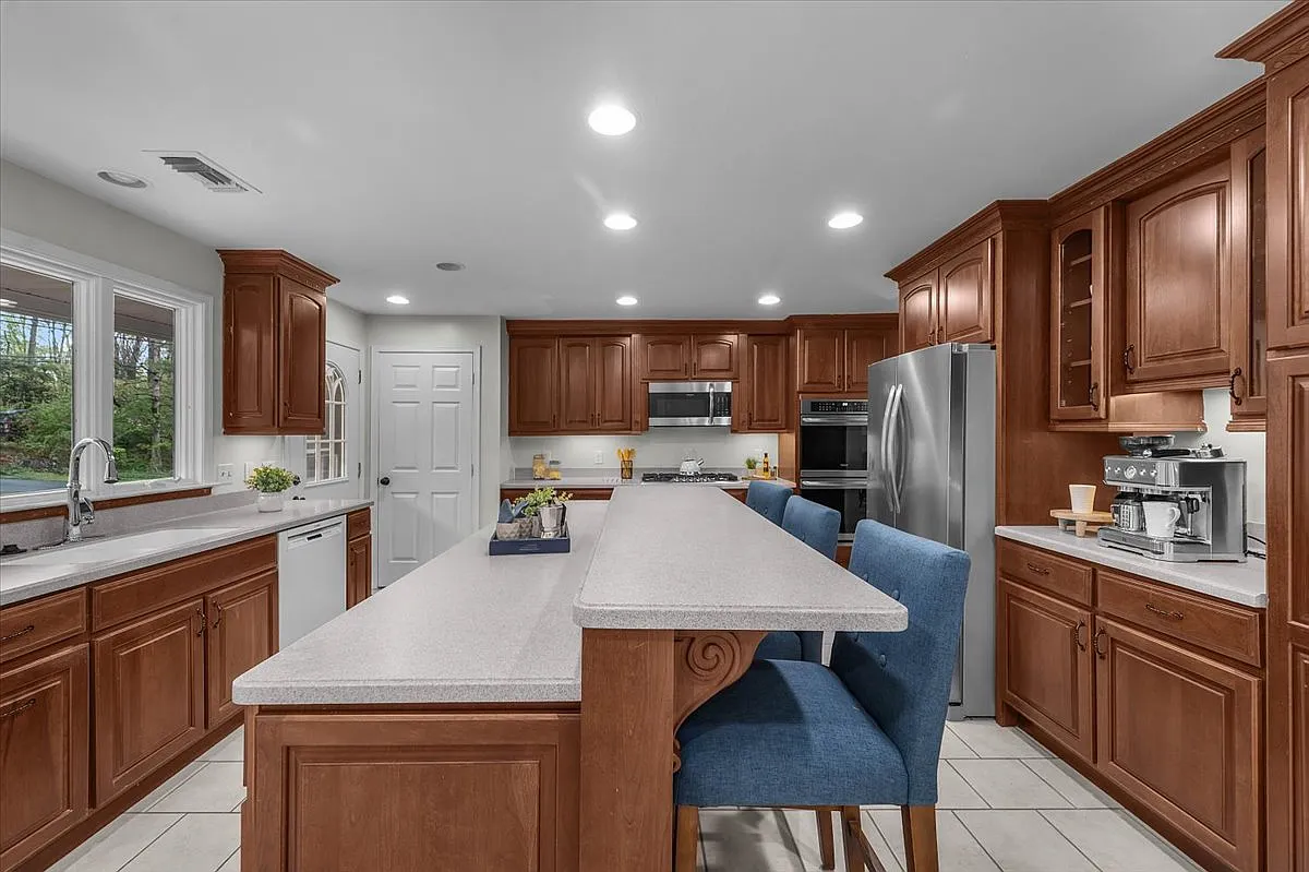 1674 High Point Ln — Photo 4