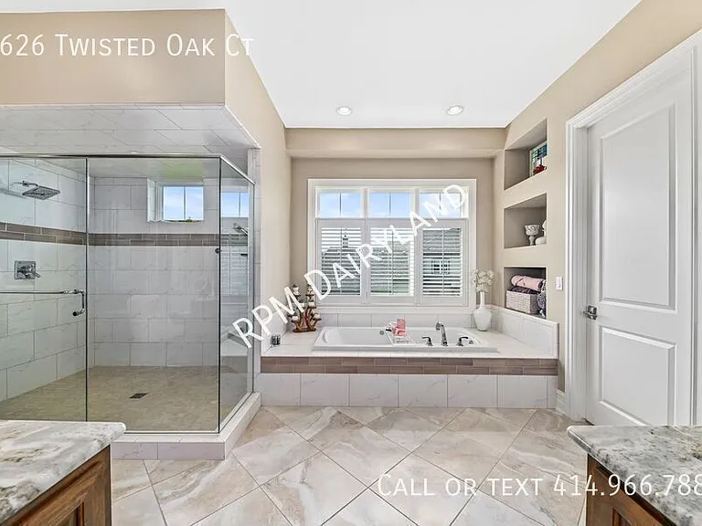 1626 Twisted Oak Ct — Photo 24