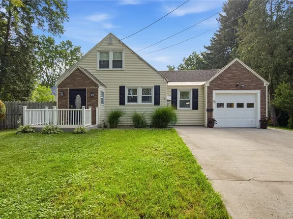 5 Brandon Cir, East Syracuse, NY 13057