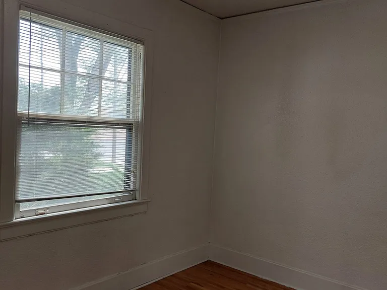 College Housing - 4 bedrooms — Photo 51