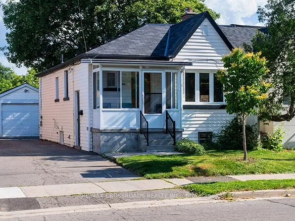 65 Manitoba St, Toronto, ON M8Y 1E1