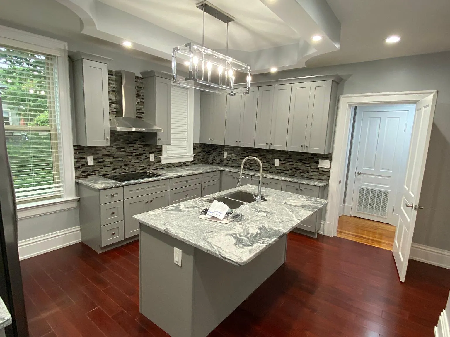 5 bed, $3,600 — Photo 1