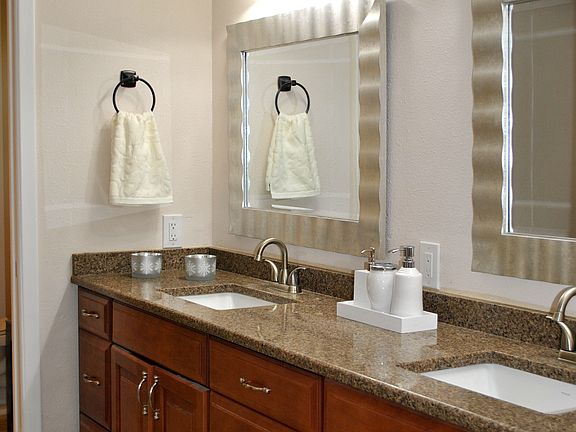 3rd image of 2888 Hyde Park Ct