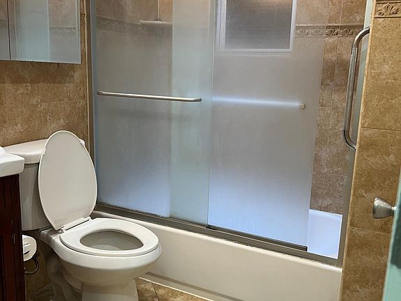 3rd image of 8748 129th St Floor 1