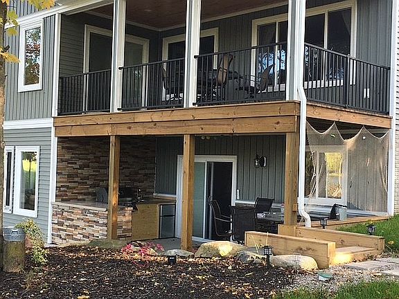 outdoor kitchen/patio