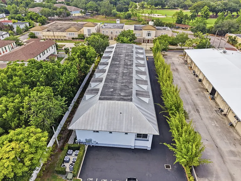 440 W Swoope Ave — Photo 46