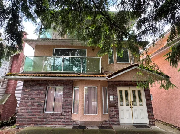 5896 Ontario St, Vancouver, BC V5W 2L9