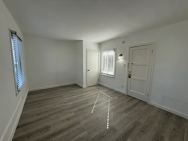 10809 Lindbrook Dr — Photo 3