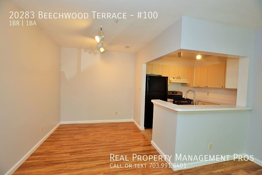 South Glen At University Center Condominiums 20283 Beechwood Ter