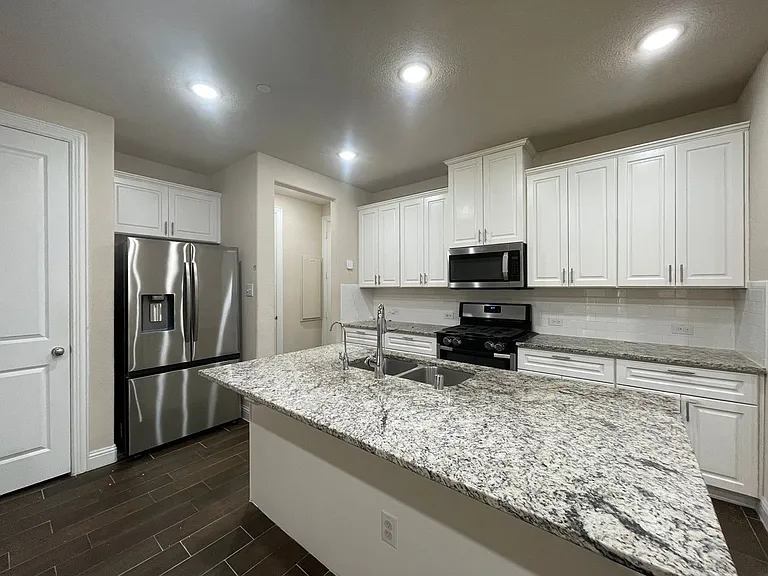 1038 Mj Brown St — Photo 4