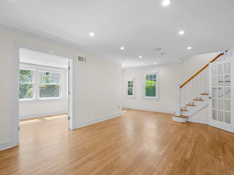 26 Vanderburgh Ave — Photo 7
