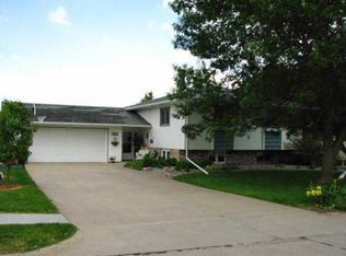1103 Lawndale Dr, Wayne, NE 68787