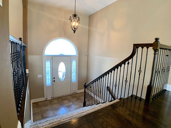 3rd image of 3331 Cotham Ln