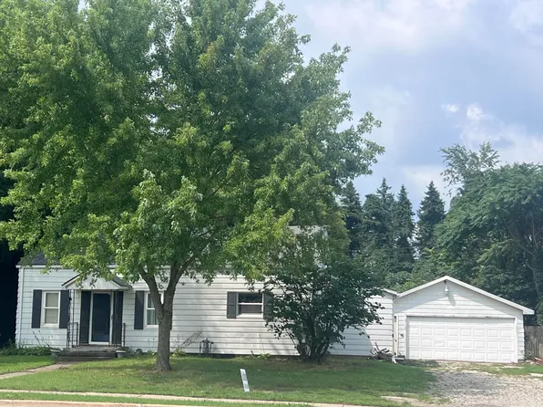 703 E Front St, Buchanan, MI 49107