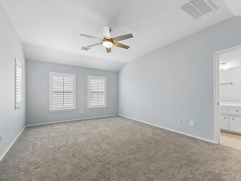 922 W Heights Hollow Ln — Photo 17