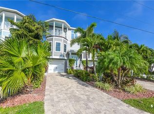 132 50th St, Holmes Beach, FL 34217