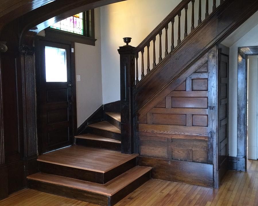 Impressive foyer and staircase