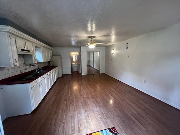 3rd image of 13221 Country Oak Dr