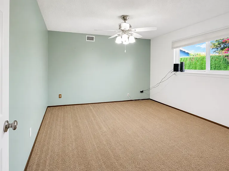 518 N Carousel Pl — Photo 7