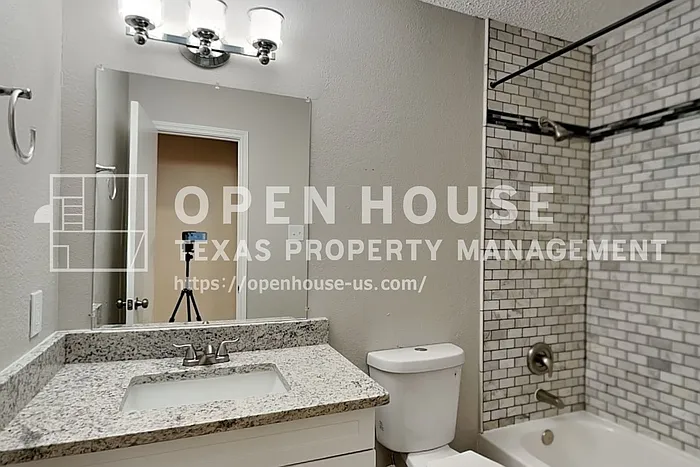 8018 Blackfin Dr — Photo 17
