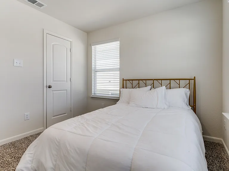 316 Stone Ct — Photo 13