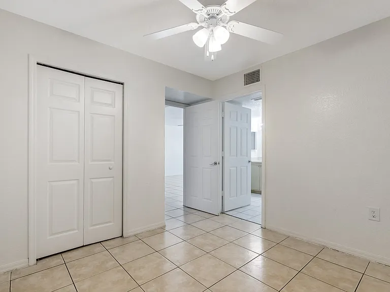 Mariner's Cove Apartments — Photo 18