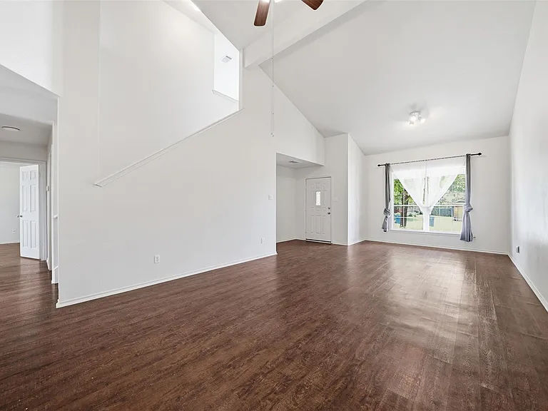 104 Carol Ave — Photo 11