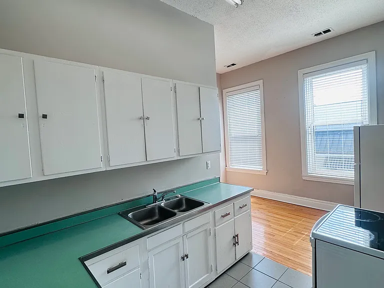 301 W Loveland Ave #8 — Photo 6